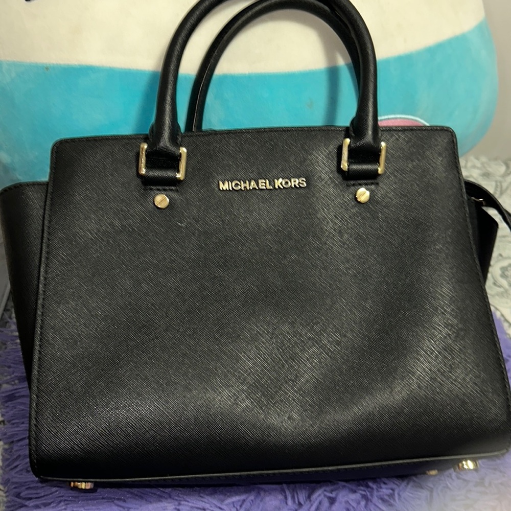 Black Michael Kors purse 👛